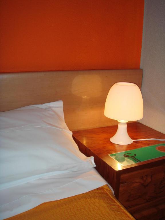 Hostal Escala Luna Salamanca Bagian luar foto