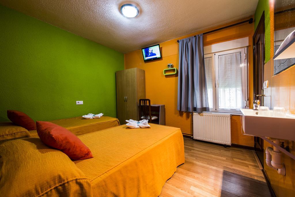 Hostal Escala Luna Salamanca Bagian luar foto