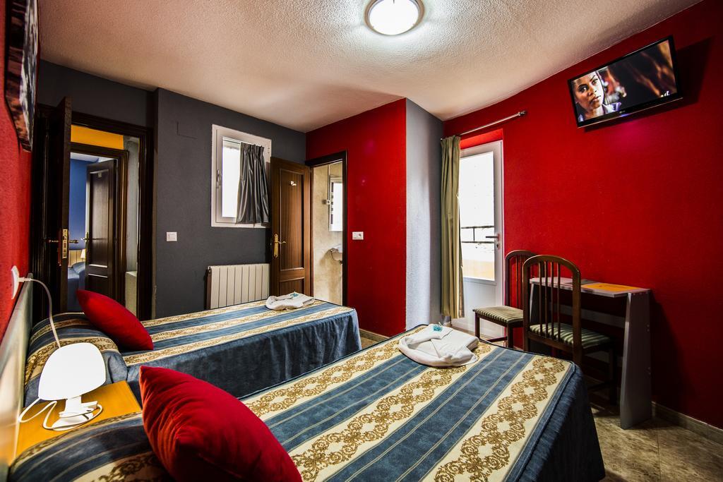 Hostal Escala Luna Salamanca Bagian luar foto