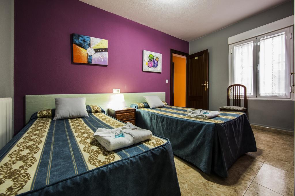 Hostal Escala Luna Salamanca Bagian luar foto