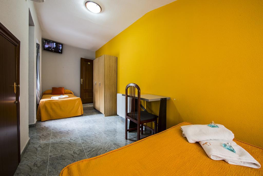 Hostal Escala Luna Salamanca Bagian luar foto