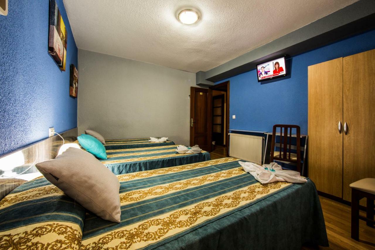 Hostal Escala Luna Salamanca Bagian luar foto